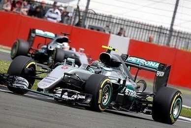 Mercedes-Pilot Hamilton gewinnt beim GP von Spanien vor Vettel