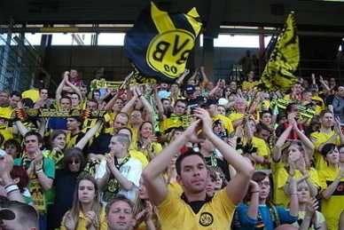 Jubel bei BVB-Fans: Dortmund steht zum vierten Mal in Folge im DFB-Pokal-Finale