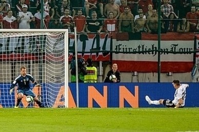 Manuel Neuer im DFB-Kasten war noch einer der wenigen mit Normalform