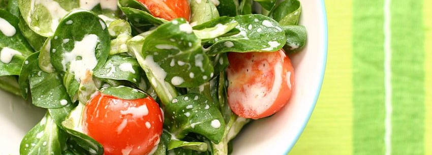 Was gehört in einen Fitness-Salat?