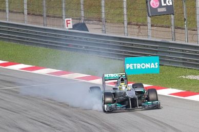 Lewis Hamilton feiert Sieg bei Frankreich-GP 2019