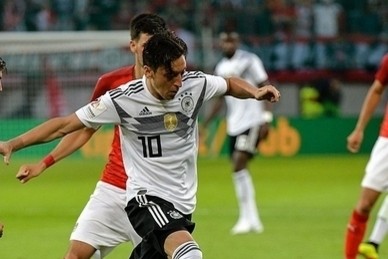 Tauchte im Mexiko-Duell unter: DFB-Star Mesut Özil
