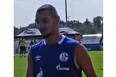 Ahmed Kutucu vor Leiher innerhalb der Bundesliga