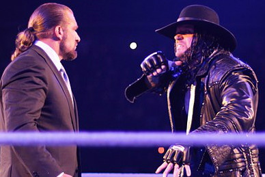Undertaker im Stare Down mit Triple H